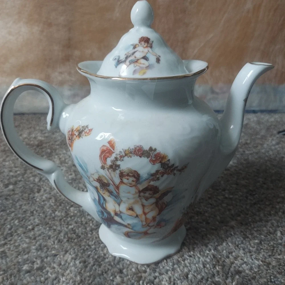 Trisa Porcelain‎ Cherub Teapot White Gold Trim Renaissance Angel Floral Tea Pot
